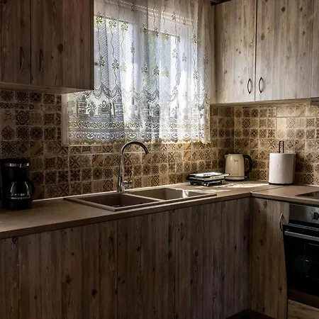 G & M House * Χαράκι